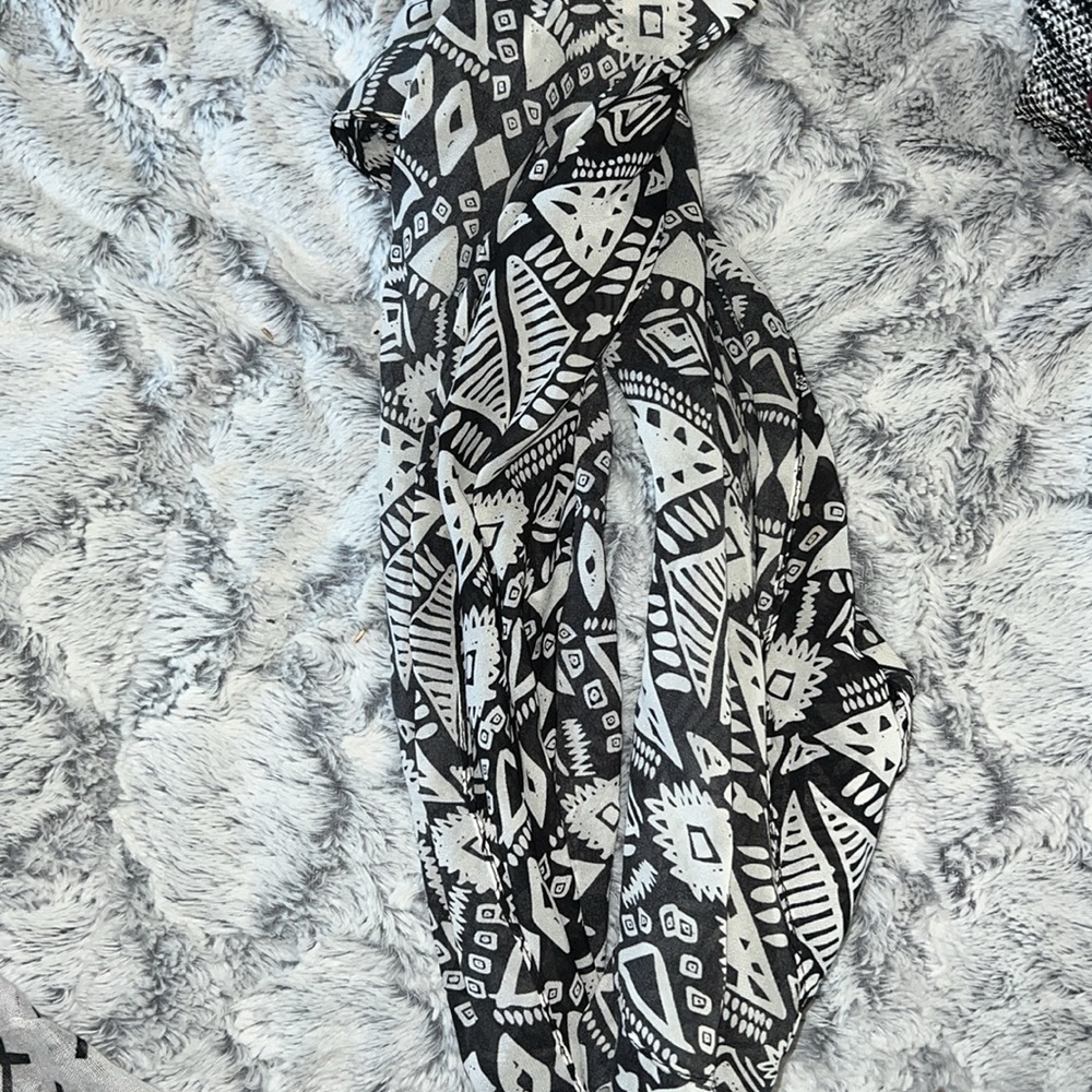 Scarfs - Picture 2 of 2